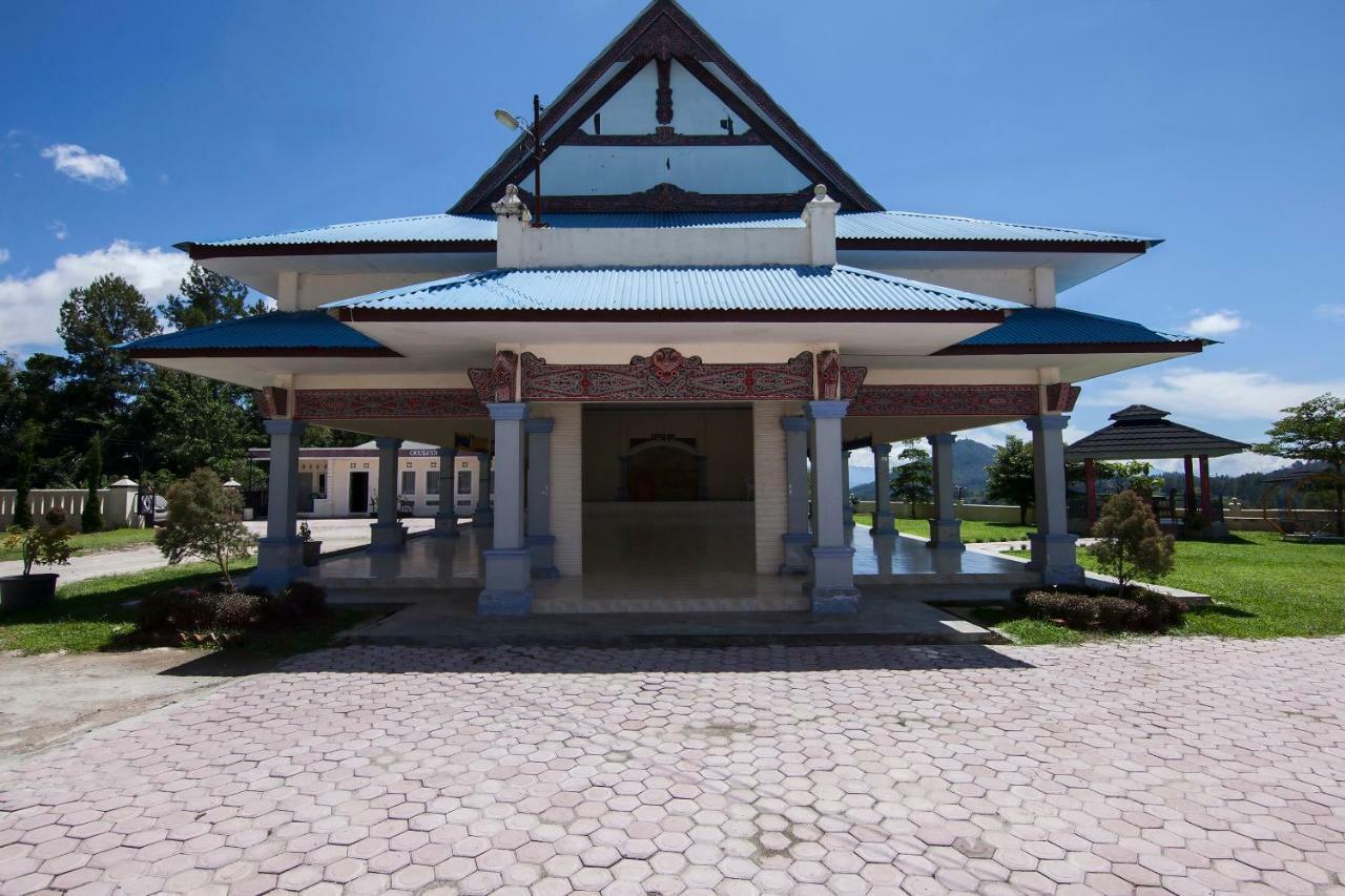 Oyo 719 Penginapan Panatapan Almonsari Resort Siborongborong Exterior photo